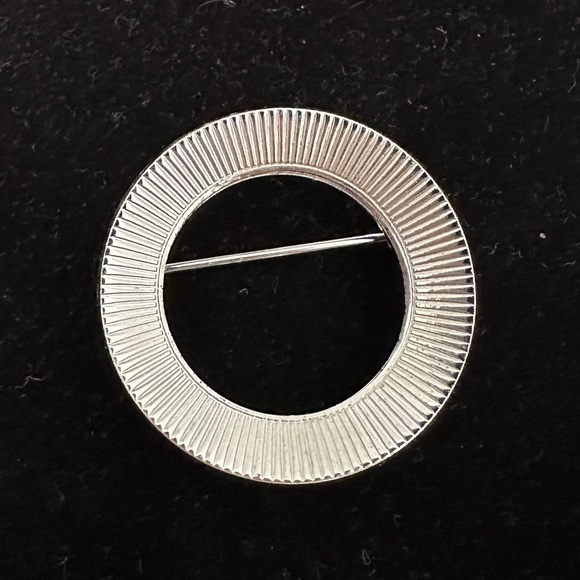 Vintage Set of 6 Miscellaneous Brooches/Pins - Picture 12 of 15